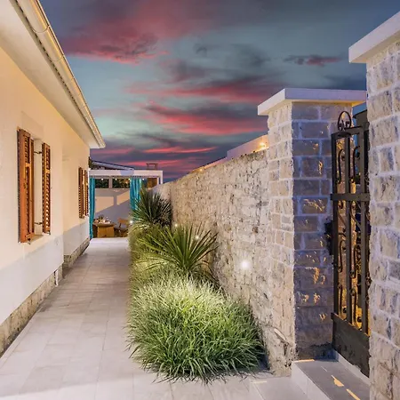 Stone Paradise *