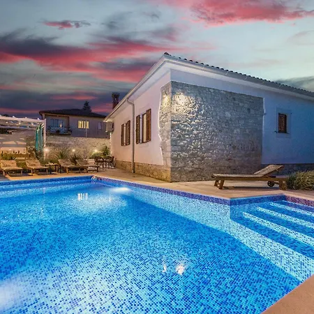 Villa Stone Paradise *